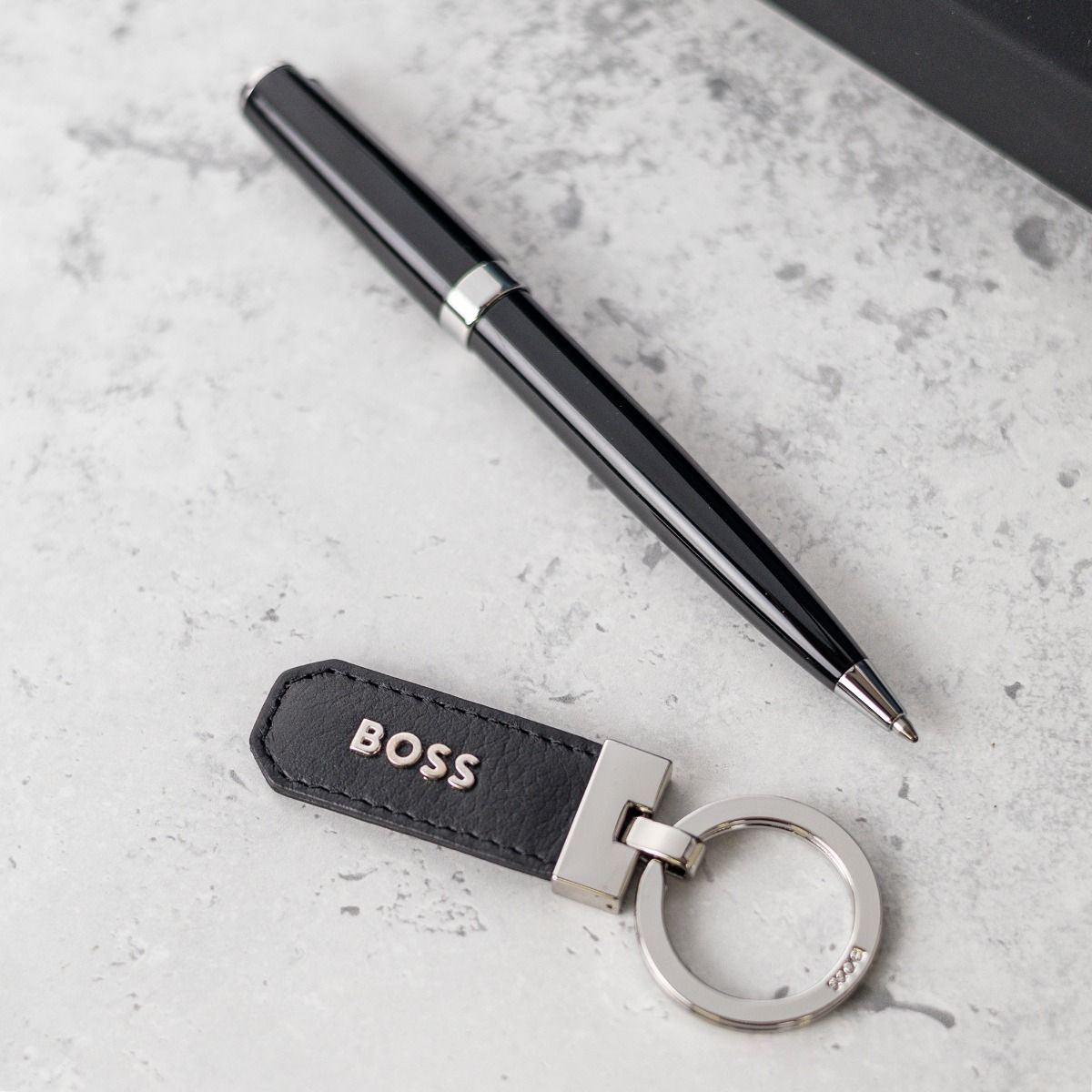 Hugo Boss Gear Icon Ballpoint Pen with Classic Grained Keyring - Black