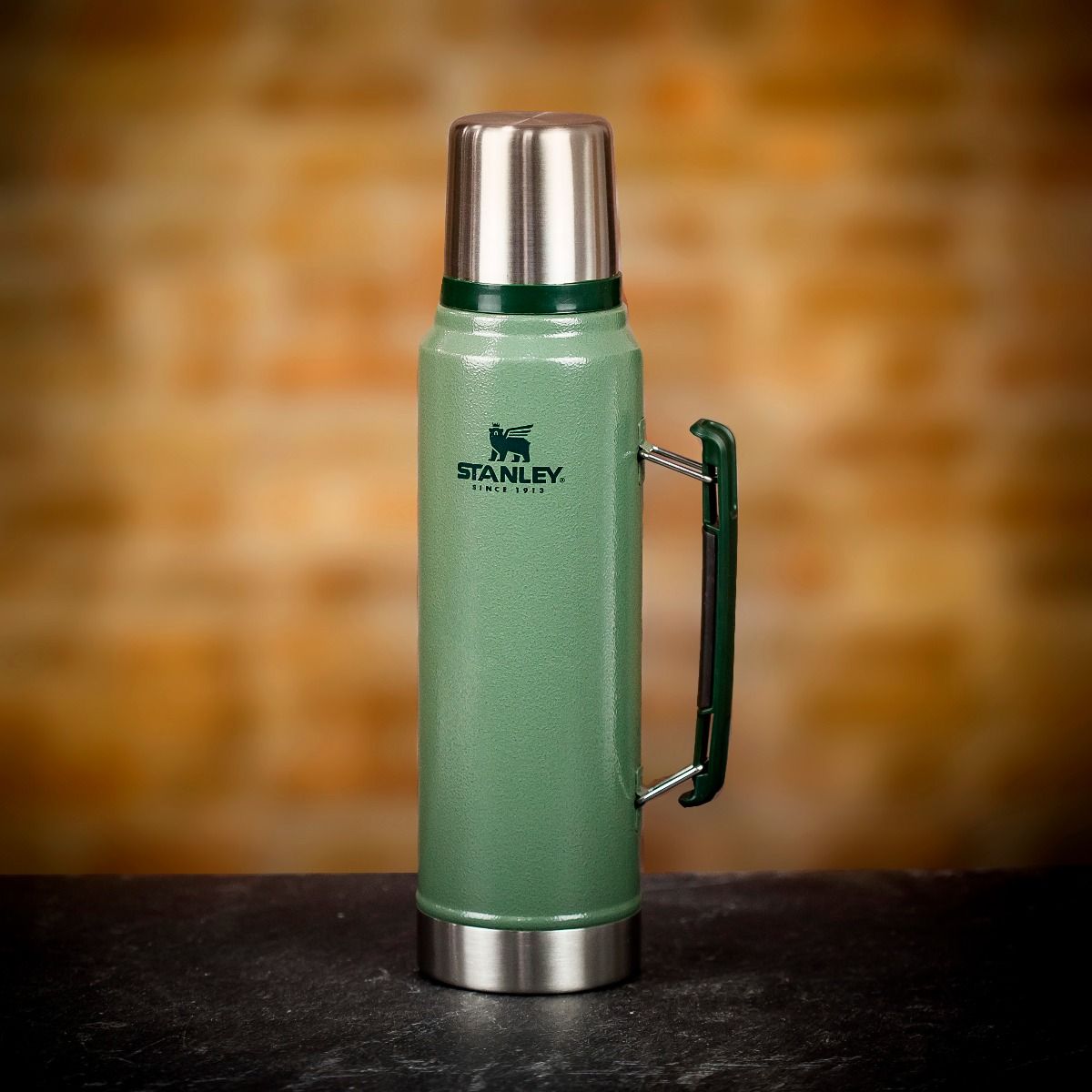 Stanley Hammertone Green Classic Vacuum Bottle - Can Be Engraved Or Personalised Large